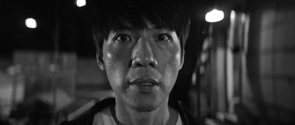 男人直面未知。